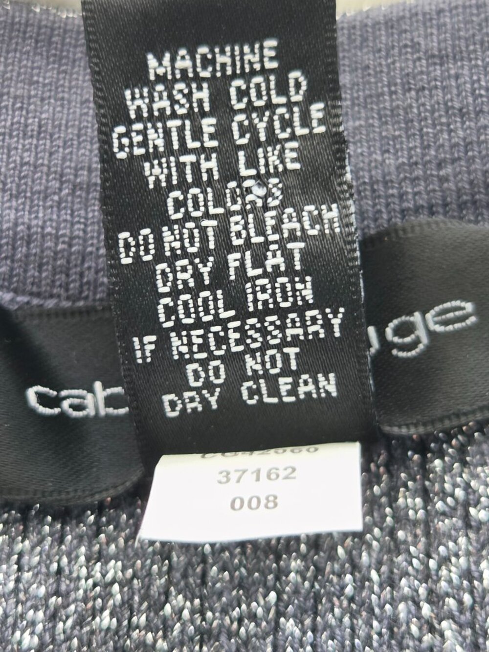 CABLE & GAUGE METALLIC AND GRAY SILK KNIT V NECK, SIZE M-L, 3/4 SLEEVE. - Picture 5 of 7